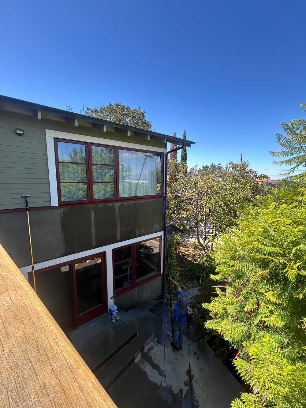 Gallery photos for Exterior Window Cleaning on a Multi-Story Home in Saratoga: Image #3